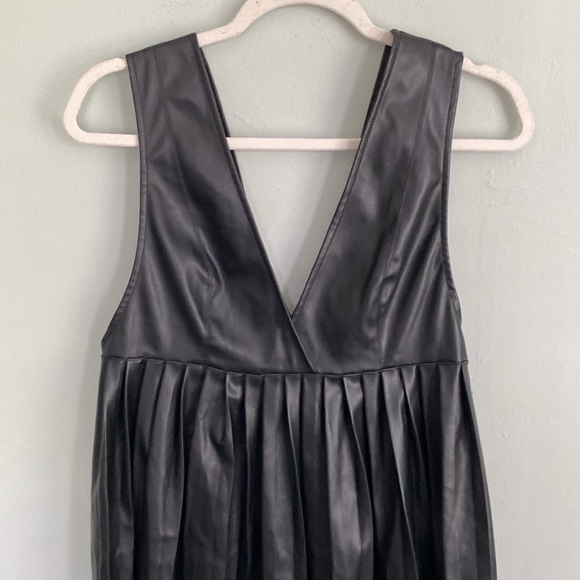 ASOS Women’s Black Pleated Sleeveless Mini Dress Size 8 Faux Leather - Picture 2 of 7